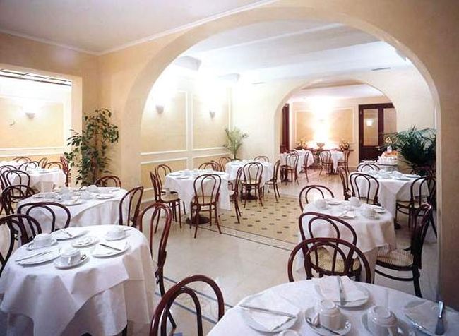 ホテル コロナ ディタリア フィレンツェ レストラン 写真